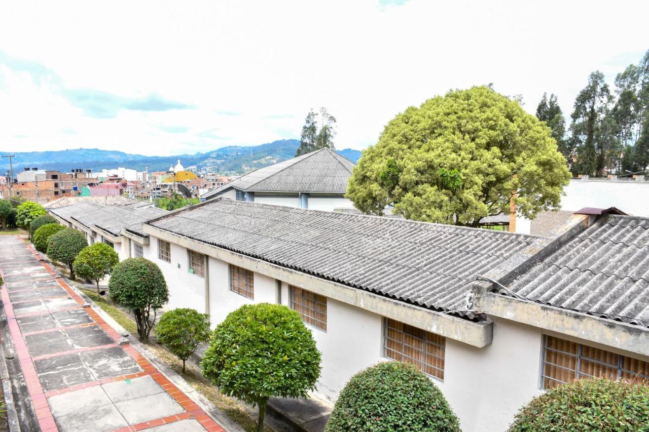 Hotel Villa Vianney Paipa Kültér fotó